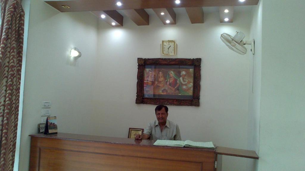 Hotel Tourist Rest House Agra Екстериор снимка