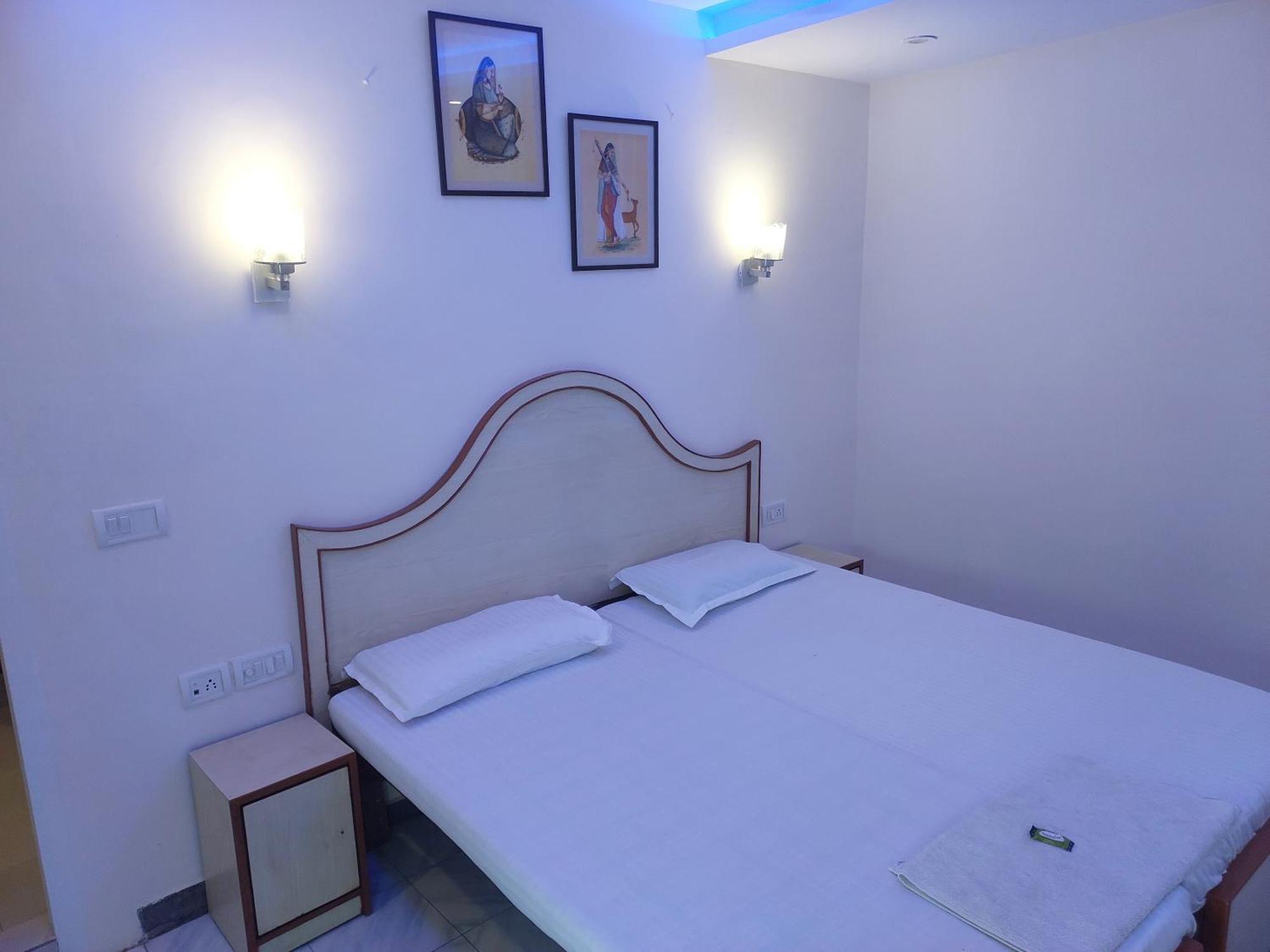 Hotel Tourist Rest House Agra Екстериор снимка