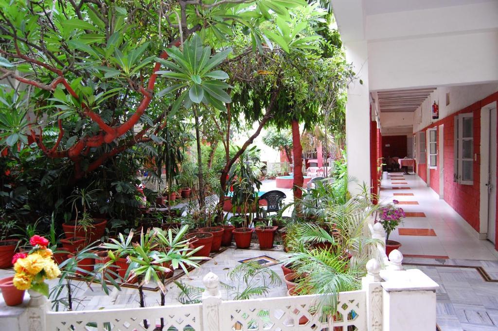 Hotel Tourist Rest House Agra Екстериор снимка